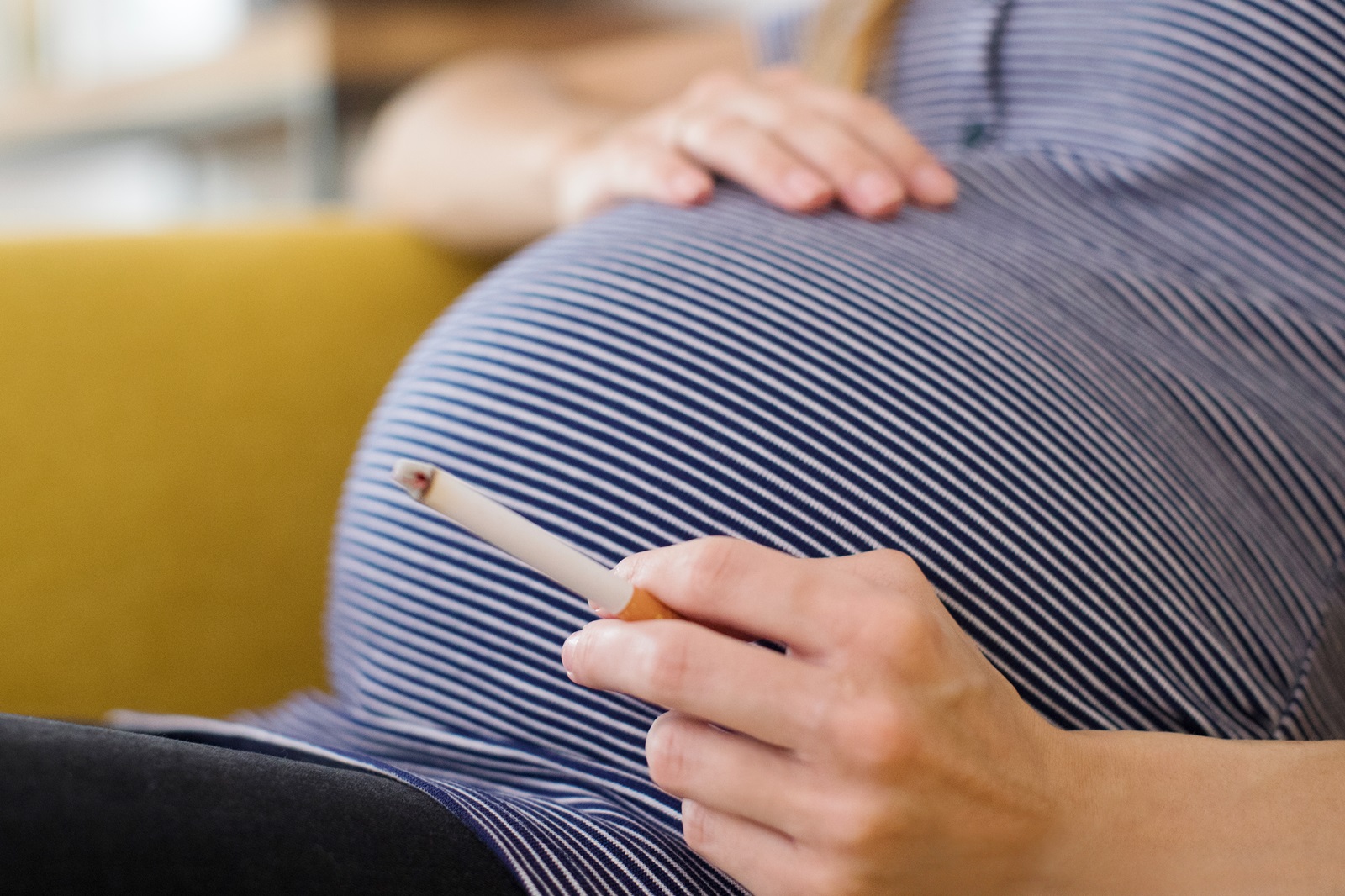 Gravid kvinde og rygning
