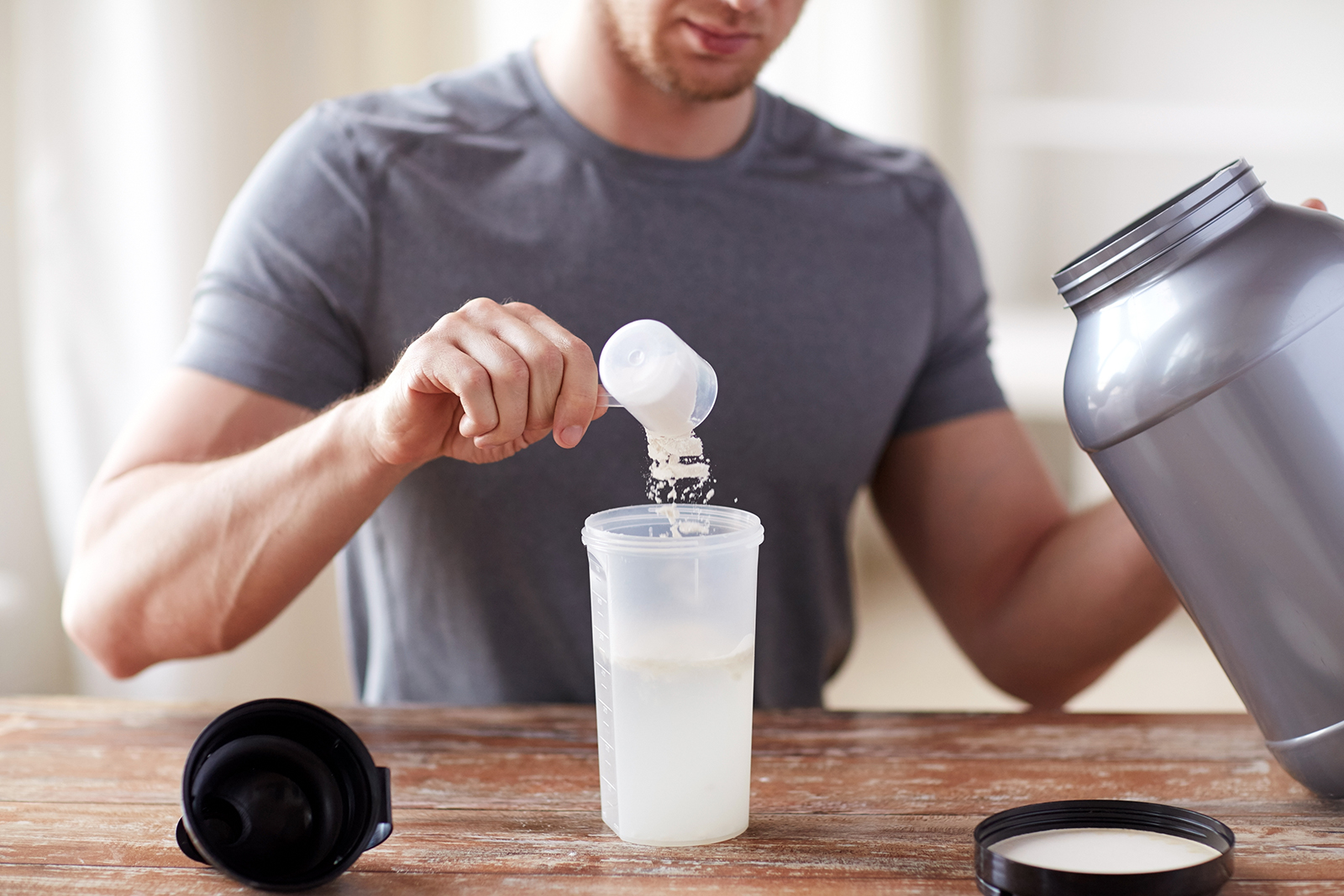 Mand og proteinpulver
