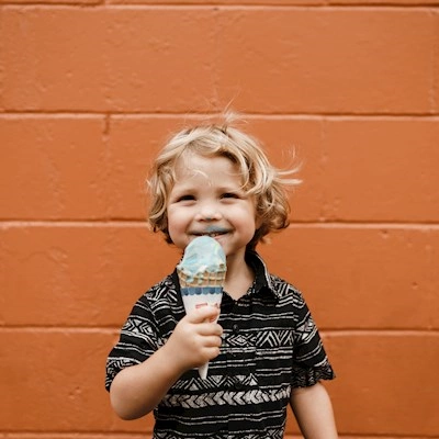Derefter har forskerne fulgt b&oslash;rnenes trivsel&nbsp;for at finde sammenh&aelig;nge mellem p&aring;virkninger i fosterstadie, de tidlige leve&aring;r og sundhed senere i livet.
